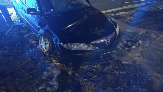 24-latek z ponad 2 promilami wjechał w ogrodzenie firmy