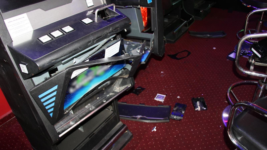 43-latek zatrzymany za kradzież z włamaniem do automatów. Straty oszacowano na 68 tys. zł