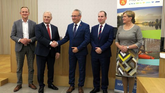Burmistrz Mirosław Karolczuk odznaczony Złotym Krzyżem Zasługi przez prezydenta Karola Nawrockiego