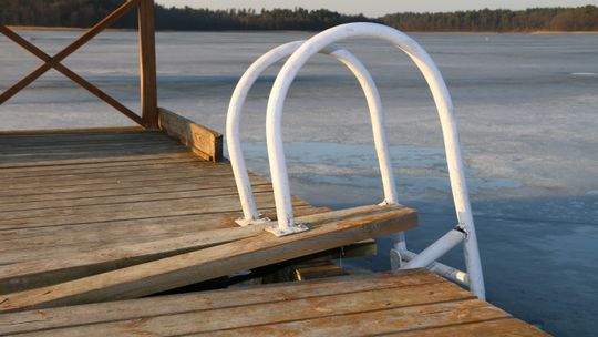 Dlaczego nie zdemontowano drabinek?