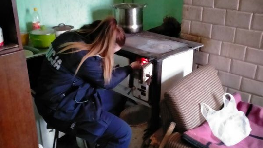 Dzielnicowi z Posterunku w Sztabinie zapobiegli wychłodzeniu 65‑latka