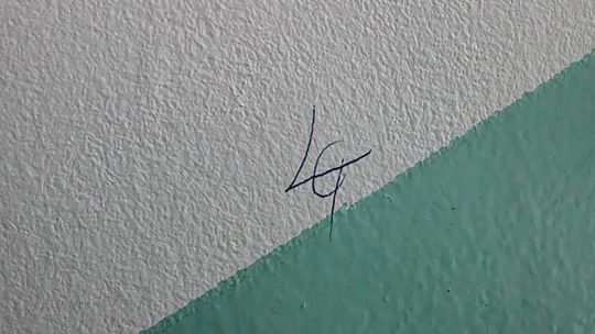Dziwne znaki przy drzwiach mieszkań. Czy to ostrzeżenie przed włamaniami?