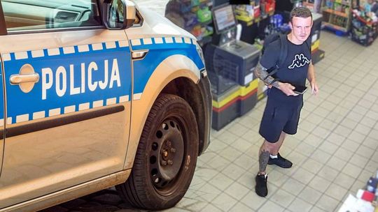 Gliwice: ukradł 44 paczki baterii warte ponad 1100 zł. Policja publikuje wizerunek