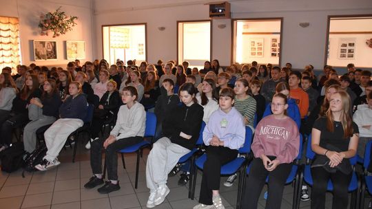 „hejTUjestem” w Żarnowie. Młodzież uczyła się reagować na hejt i przemoc