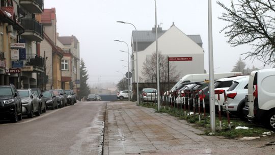 "Uważam, że Augustów marnuje swoje szanse. Dał się wyprzedzić Mikołajkom, dał się wyprzedzić Giżycku. Augustów jest zaniedbany" -powiedział na sesji przedstawiciel inwestora. (Na zdjęciu ulica Żabia.)