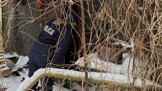 Nie bądź obojętny. Zadzwoń na 112, gdy widzisz bezdomnego, seniora lub osobę nietrzeźwą narażoną na wychłodzenie