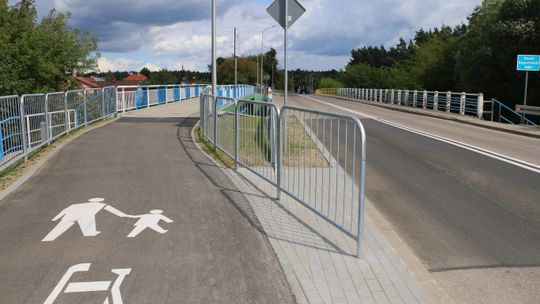 Nowa kładka nad Kanałem Augustowskim już otwarta. Rowerzyści i piesi zyskali bezpieczne przejście