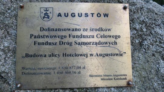 Obsceniczne malunki nadal widnieją na augustowskiej ulicy