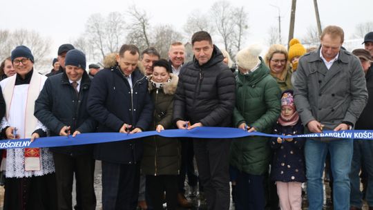 W uroczystości uczestniczył m.in. poseł Jacek Niedźwiedzki (w centrum).