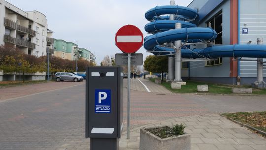 Temat parkingu przy pływalni Centrum Sportu i Rekreacji budzi emocje od wielu miesięcy.