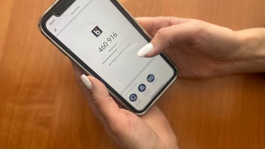 Podszyli się pod znajomego, 39-latek stracił blisko 900 zł