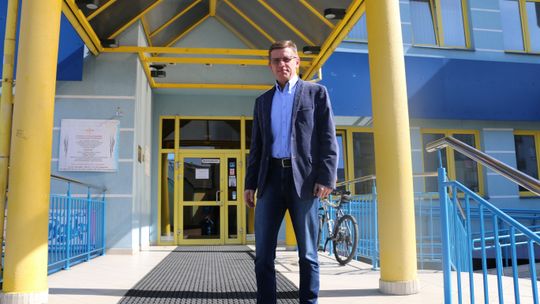 Andrzej Zarzecki zwrócił się m.in. o wyjaśnienie powodu braku zabezpieczenia wystarczających środków na zapewnienie ciągłości dostaw energii do pływalni.