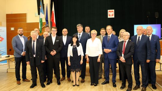 Na zdjęciu m.in. radni rady powiatu obecnej kadencji.