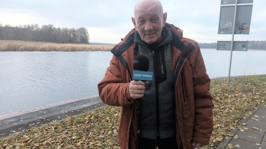 Tadeusz Jaworski (na zdjęciu) jako scenerię komentarza wybrał okolice ujścia rzeki Netty do jeziora Necko, ponieważ w ripoście wypowiedział się m.in. o inicjatywie budowy kładki.