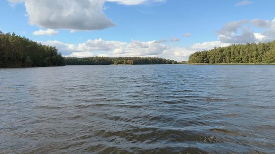 Panorama jeziora Rospuda w Augustowie.