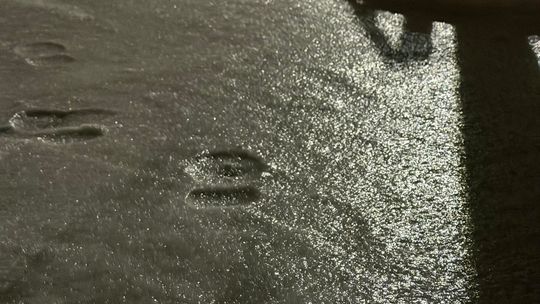 Uwaga na gołoledź. Marznące opady paraliżują drogi i chodniki