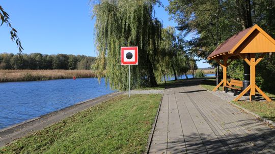 Bulwary nad augustowską rzeką Nettą.