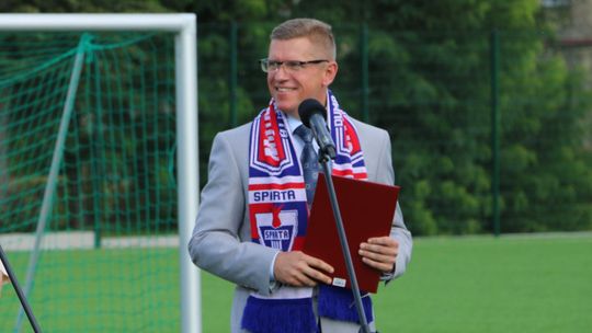 "Teraz wylewa się wiadro pomyj na ludzi, którzy na to nie zasługują. Ja sobie nie życzę, by taka narracja przebijała się ze strony osób odpowiadających za zarządzanie miastem" -mówił radny Andrzej Zarzecki (na zdjęciu).