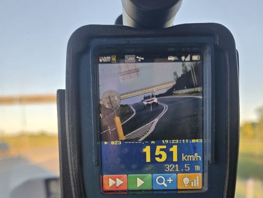 47-latek pędził Dacią 151 km/h w powiecie augustowskim. Stracił prawo jazdy i odpowie przed sądem