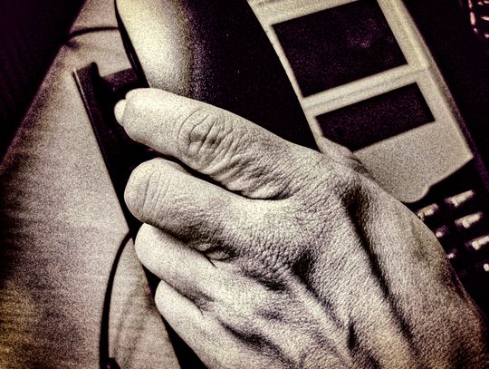 77‑latka straciła kilkadziesiąt tysięcy. Policja apeluje o ostrożność