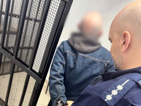 Augustów: pijany 56-latek groził sąsiadom nożem — sąd aresztował go na 2 miesiące Augustów: pijany 56-latek groził sąsiadom nożem — sąd aresztował go na 2 miesiące