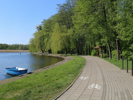 Augustów - Uzdrowisko i Raj dla Turystów: Sanatoria, Borowina i Piękno Przyrody