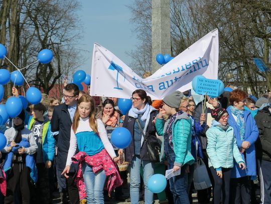 Augustów zaświecił się na niebiesko (foto)