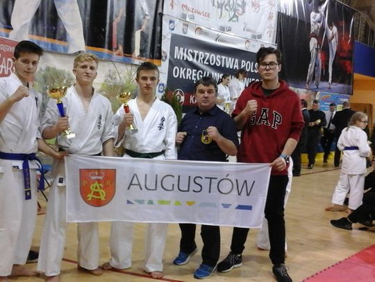 Augustowscy karatecy na podium