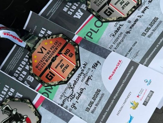 Augustowscy policjanci z medalami na mistrzostwach Polski służb mundurowych w brazylijskim jiu-jitsu