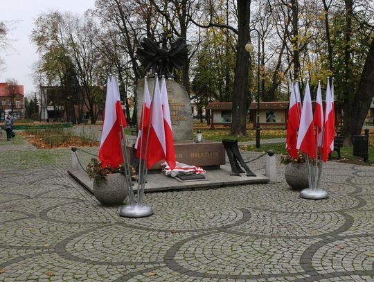 Zdjęcie ilustracyjne - Pomnik "Tym, którzy oddali swe życie za wolną i sprawiedliwą Ojczyznę" w Augustowie.