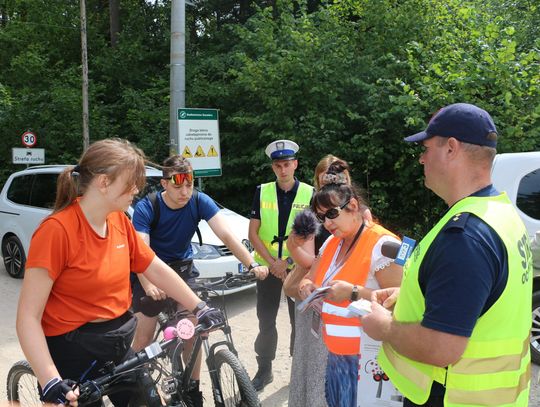 Bezpieczny przejazd kolejowo-drogowy. Zasady, które mogą uratować życie (foto i video)