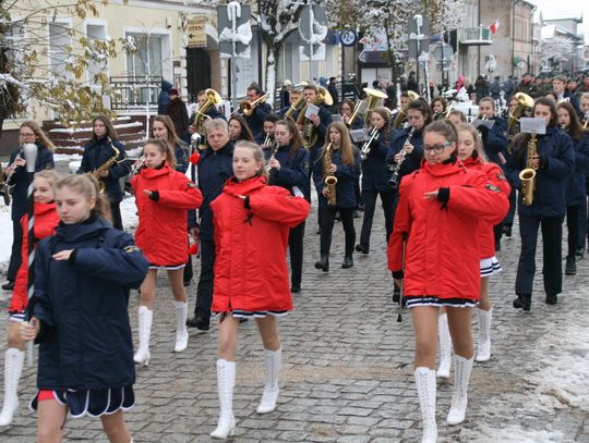 Biało-czerwone konfetti nad Rynkiem (galeria)