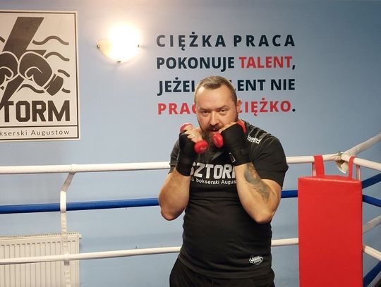 Bokserskie starcie Podlaskiego Tura: Rozmowa z Grzegorzem Stankiewiczem, aktorem i mistrzem boksu, który łączy pasję aktorstwa z zawodowym treningiem bokserskim