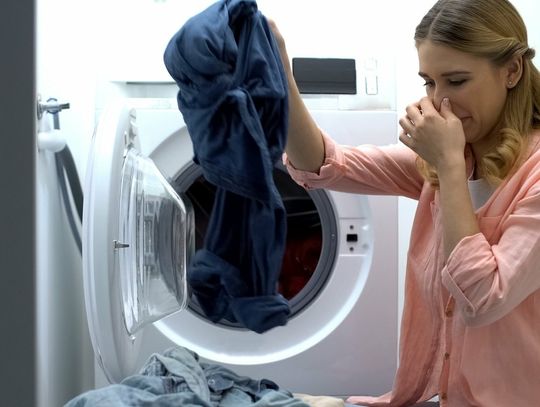 Brzydki zapach w pralce? Wypróbuj domowe sposoby na jego usunięcie