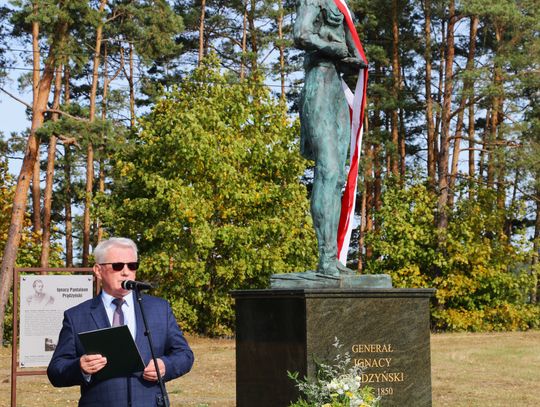 Budowa pomnika w Płaskiej w cieniu zadłużenia gminy