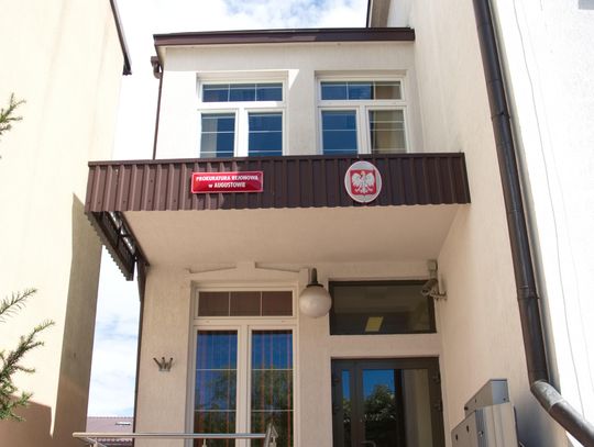 Cios cegłą i ukrycie ciała w lesie – prokuratura oskarża dwóch mieszkańców gminy Sztabin