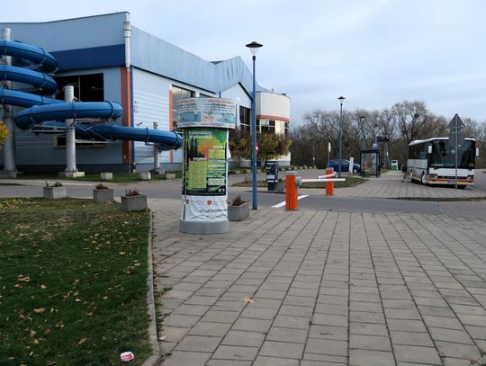 Zbudowana za burmistrza Leszka Stanisława Cieślika pływalnia przy ulicy Sucharskiego, choć nowoczesna na tamte czasy, dzisiaj jest już wysłużona, bo funkcjonuje ponad 20 lat.