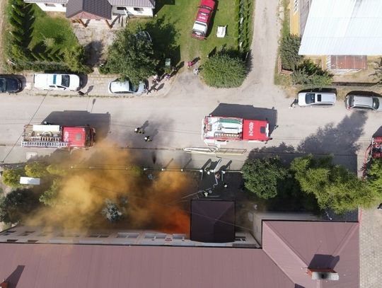Dym, ogień i ewakuacja szkoły (foto i video)