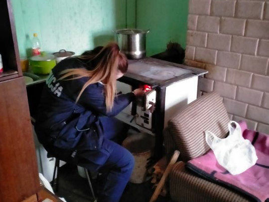 Dzielnicowi z Posterunku w Sztabinie zapobiegli wychłodzeniu 65‑latka