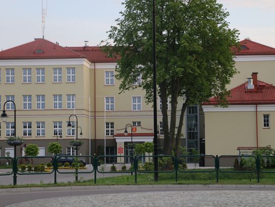 Dziś (wtorek, 18 lipca) odbędzie się nadzwyczajna sesja rady miejskiej w Augustowie. Obrady rozpoczną się o godzinie 13:00 w sali konferencyjnej urzędu miasta w Augustowie przy ulicy Młyńskiej 35.