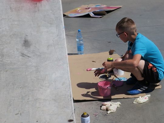 Graffiti ubarwiło skate park 