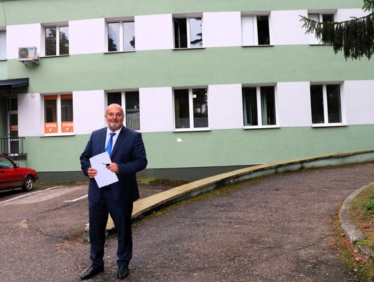 🏥Dariusz Szkiłądź (na zdjęciu) niepokoi się sytuacją szpitala w Augustowie. Dyrektor placówki zachowuje spokój.🩺
