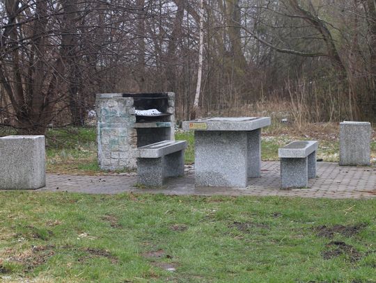 "Kiedyś była to spokojna okolica, dzisiaj nie mamy spokoju i dochodzi np. do łamania ciszy nocnej" -opisuje mieszkaniec.