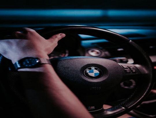 Kierowco z Augustowa, pamiętaj o OC, gdy kupujesz auto. Cena polisy a model auta