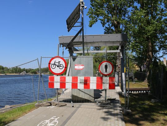 Mostek zamknięty dla pieszych i rowerzystów
