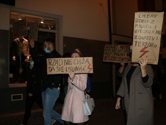 Kobiety wyszły na ulice (foto i video) 