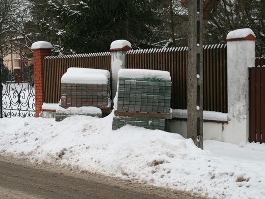 Kostka brukowa została rzucona