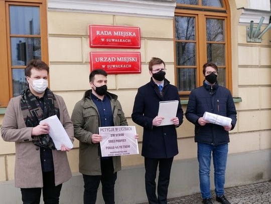  Lista podpisów liczy 218, a jej zwój ma ponad 45 metrów (foto i video) 