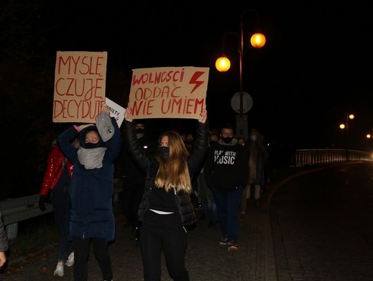 Manifestacja kobiet w Augustowie  (foto i video) 