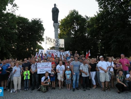 Manifestacja na Rynku Zygmunta Augusta (galeria zdjęć)